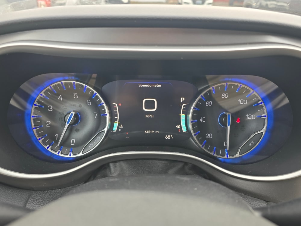 Thumbnail: 2023 Chrysler Pacifica - 5