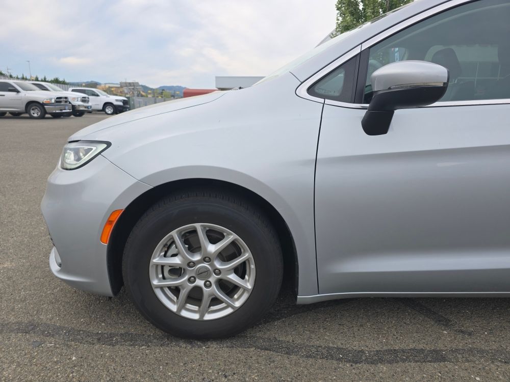 Thumbnail: 2023 Chrysler Pacifica - 13