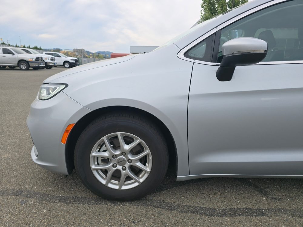 Thumbnail: 2023 Chrysler Pacifica - 20