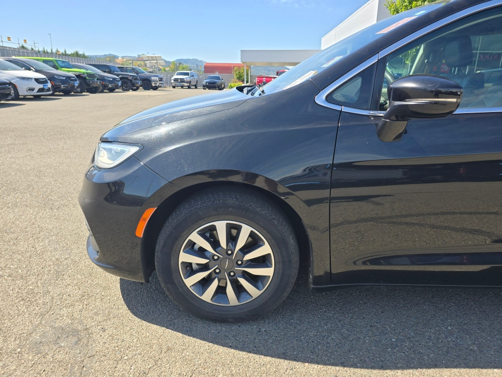 Thumbnail: 2021 Chrysler Pacifica - 13