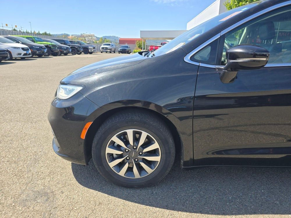 Thumbnail: 2021 Chrysler Pacifica - 20