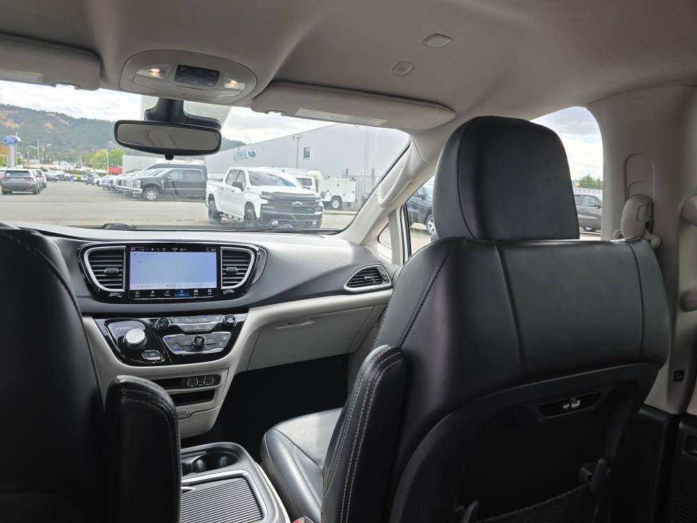 Thumbnail: 2023 Chrysler Pacifica - 11