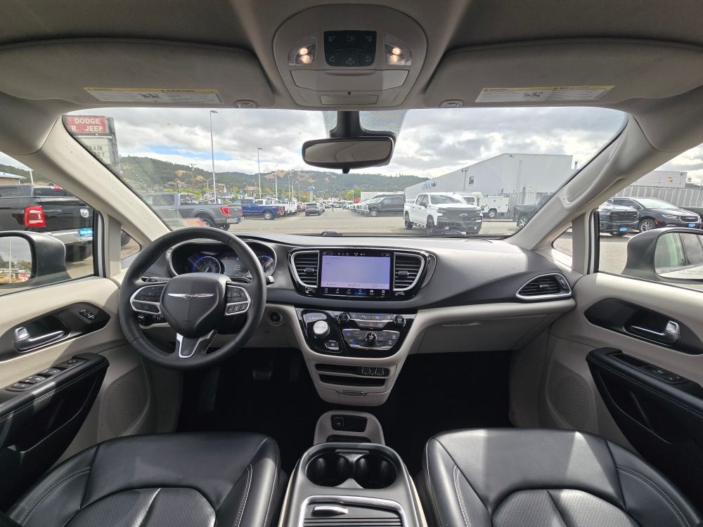 Thumbnail: 2023 Chrysler Pacifica - 12