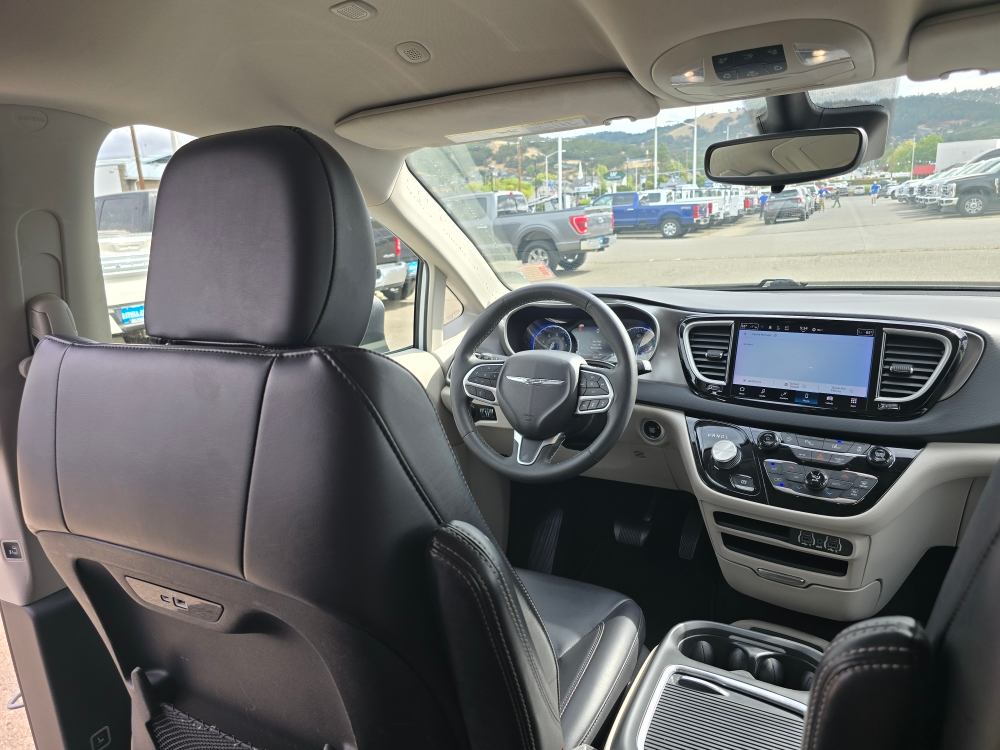Thumbnail: 2023 Chrysler Pacifica - 2
