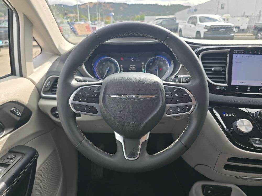 Thumbnail: 2023 Chrysler Pacifica - 8