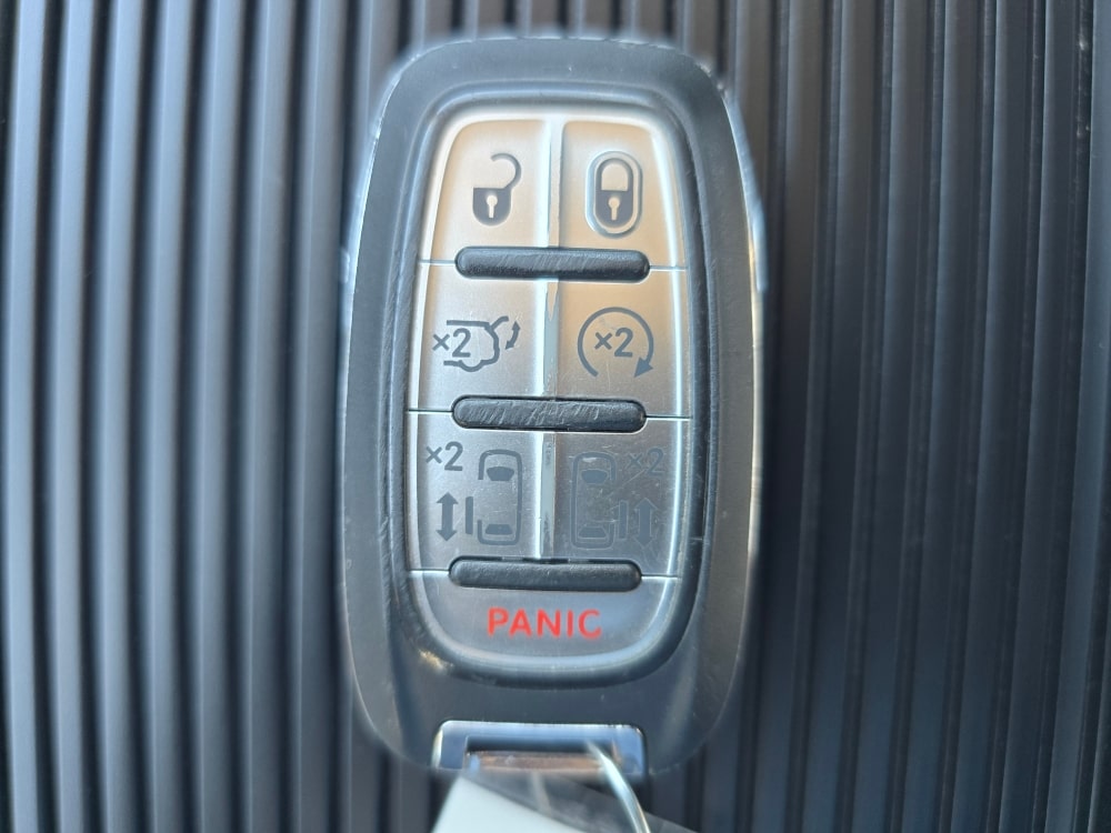 Thumbnail: 2023 Chrysler Pacifica - 15