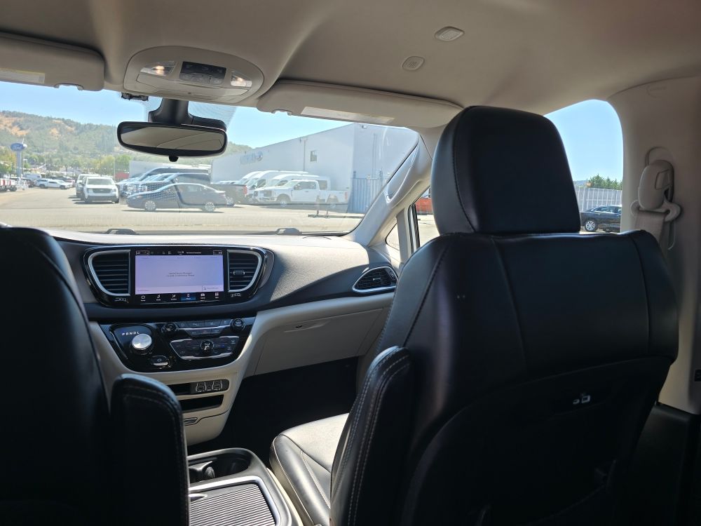Thumbnail: 2023 Chrysler Pacifica - 10