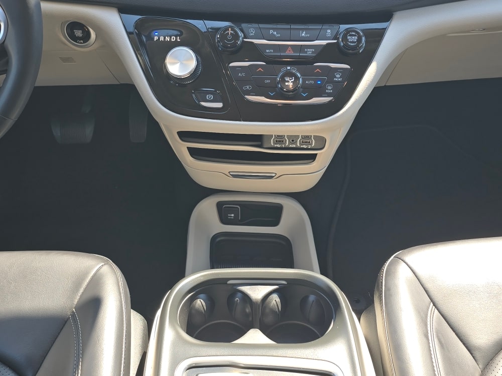 Thumbnail: 2023 Chrysler Pacifica - 13