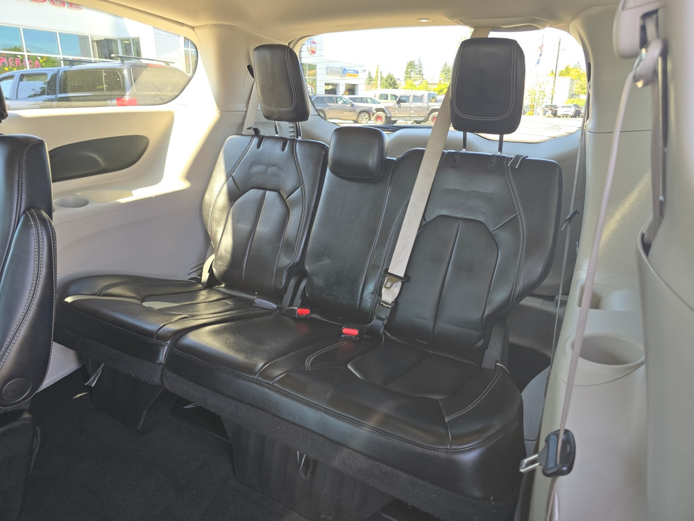 Thumbnail: 2023 Chrysler Pacifica - 19