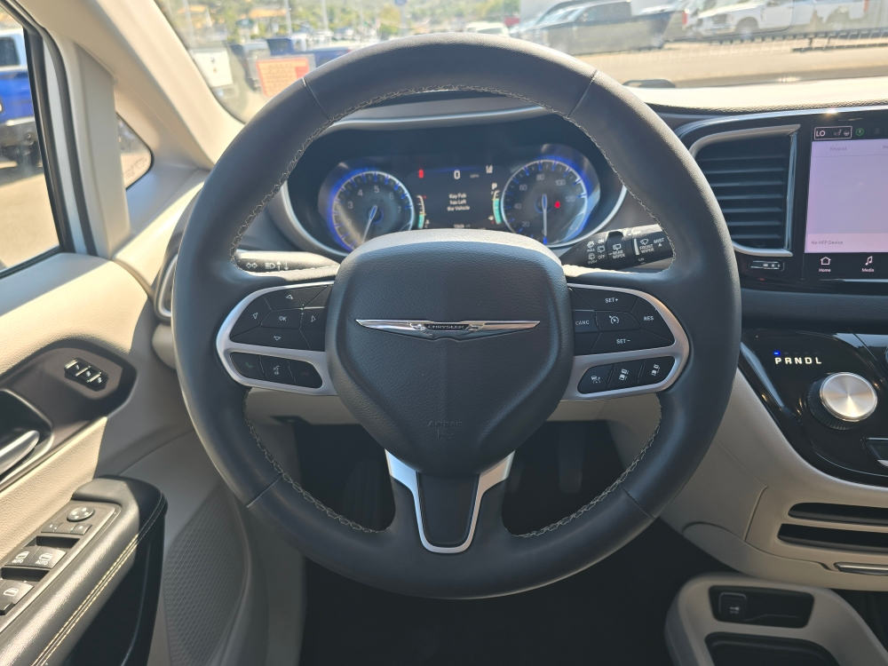 Thumbnail: 2023 Chrysler Pacifica - 7