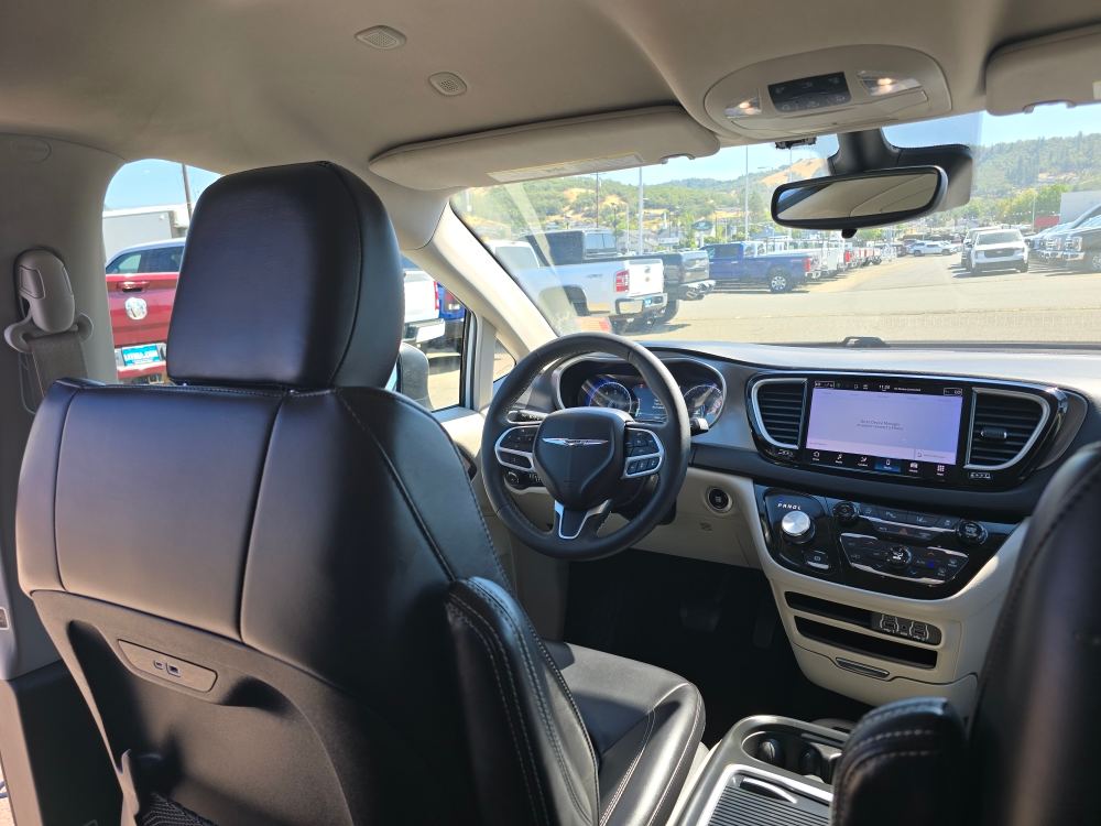 Thumbnail: 2023 Chrysler Pacifica - 2