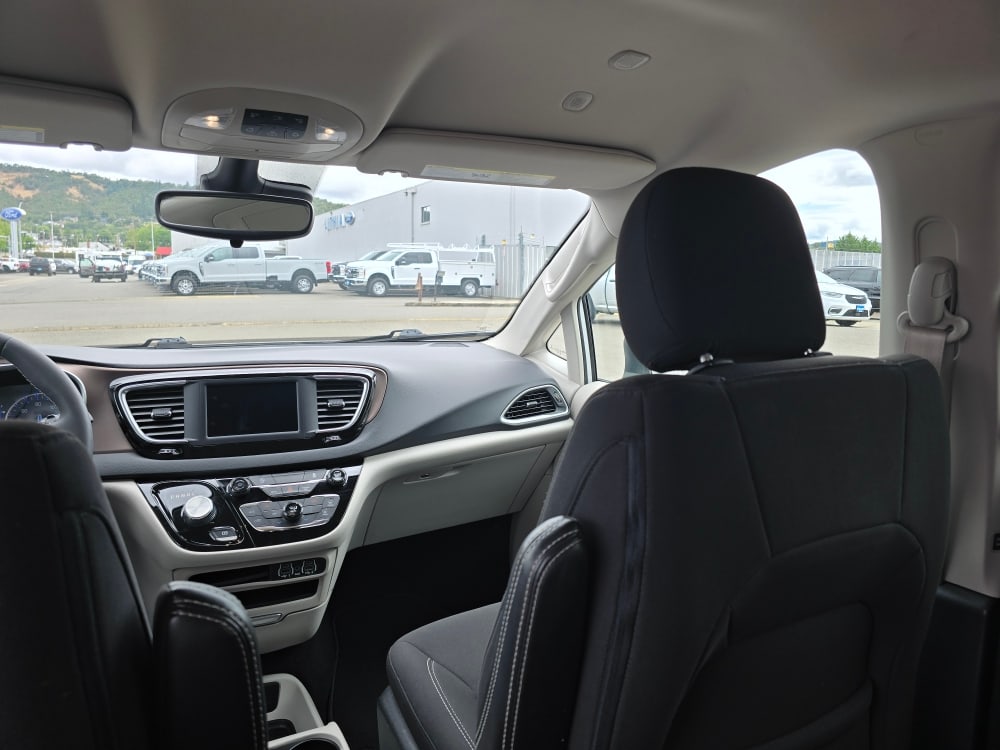 Thumbnail: 2023 Chrysler Voyager - 19