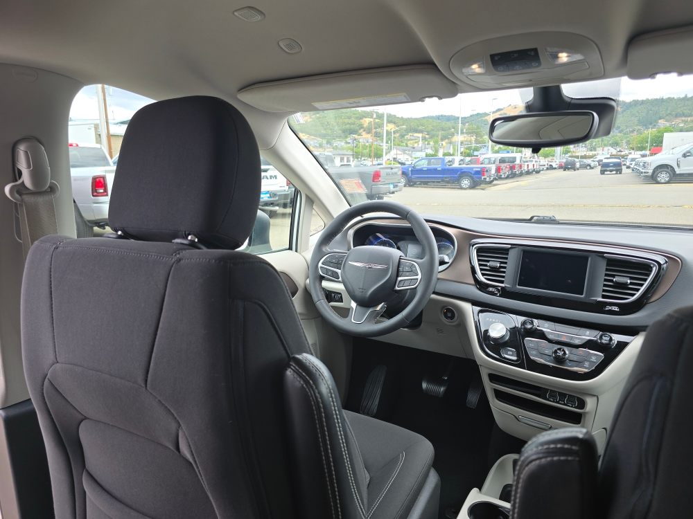 Thumbnail: 2023 Chrysler Voyager - 2