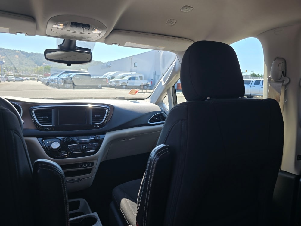 Thumbnail: 2023 Chrysler Voyager - 11