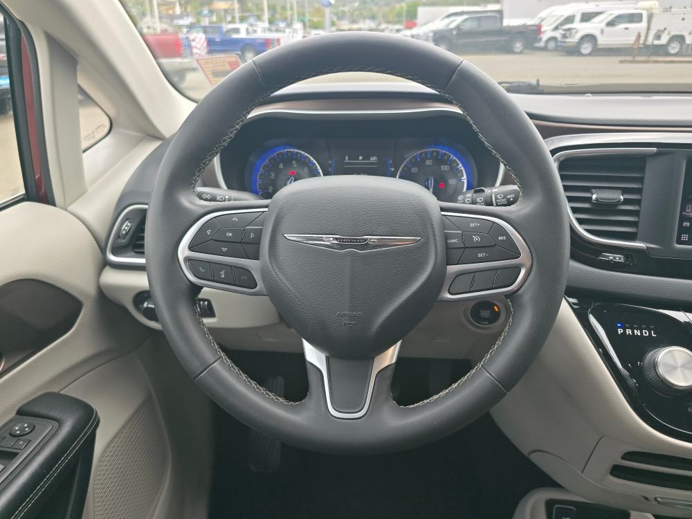 Thumbnail: 2022 Chrysler Voyager - 7