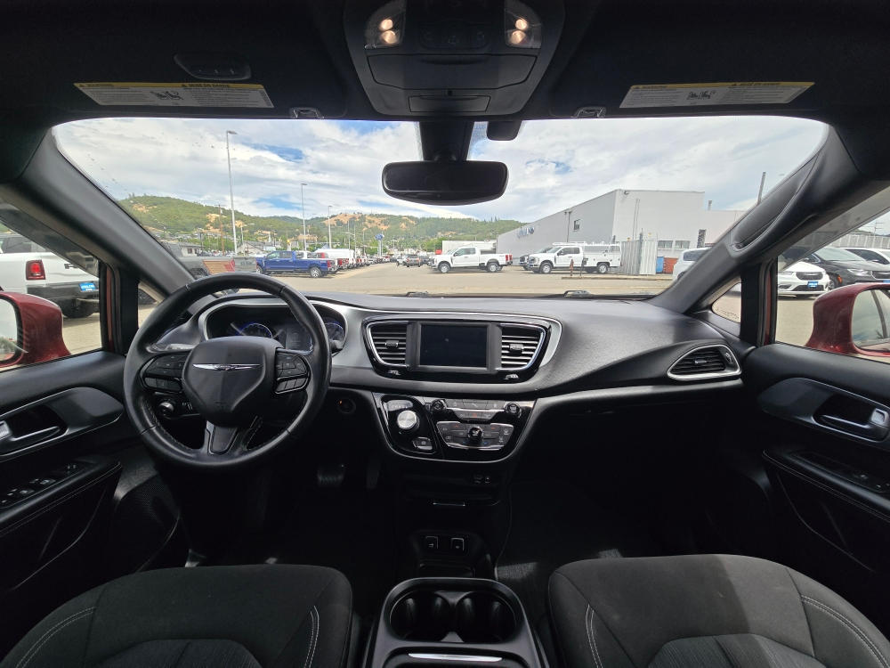 Thumbnail: 2020 Chrysler Pacifica - 10