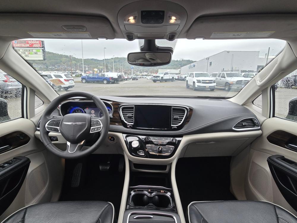 Thumbnail: 2023 Chrysler Pacifica - 12