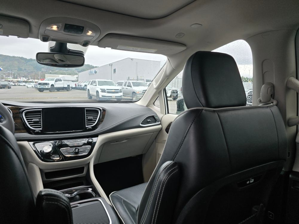 Thumbnail: 2023 Chrysler Pacifica - 19