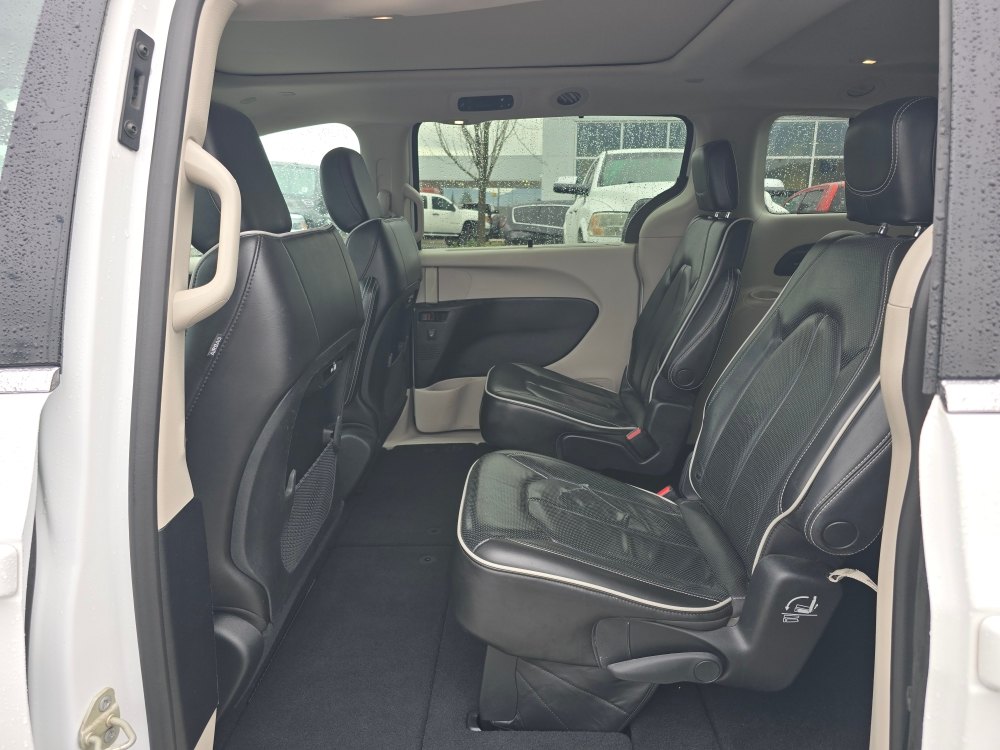 Thumbnail: 2023 Chrysler Pacifica - 11