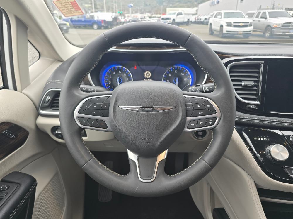 Thumbnail: 2023 Chrysler Pacifica - 9