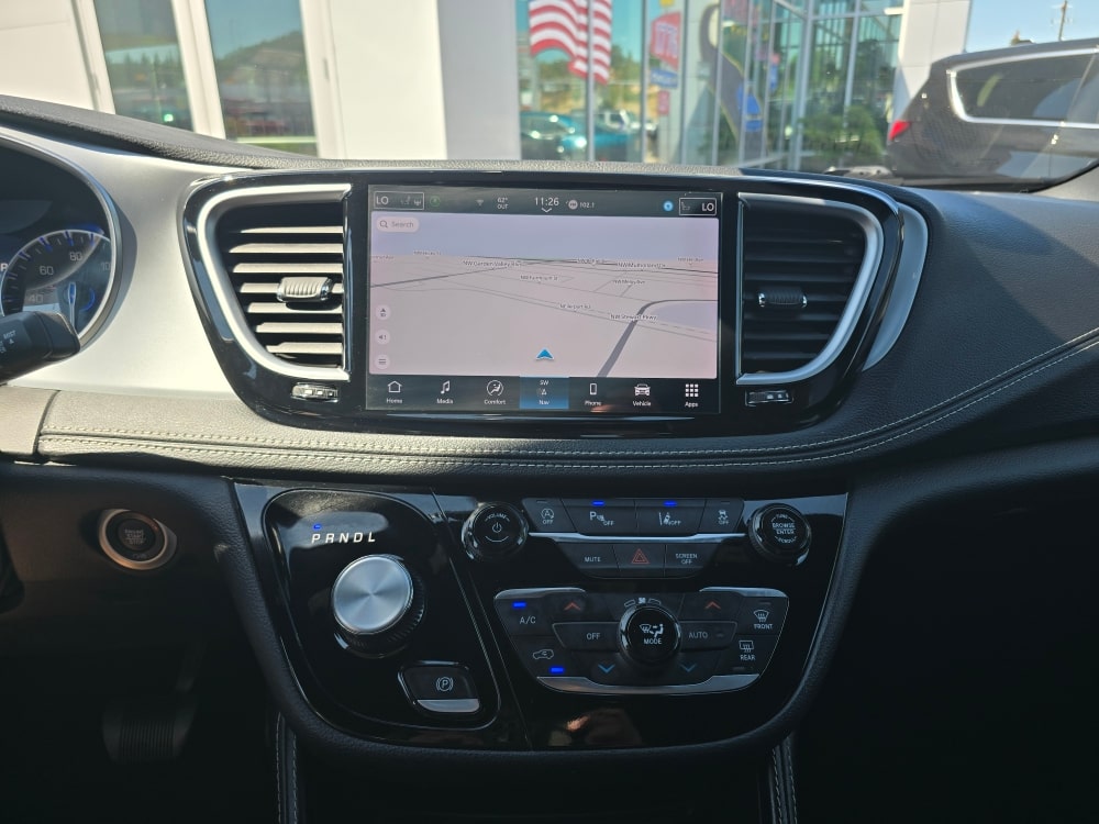 Thumbnail: 2025 Chrysler Pacifica - 13