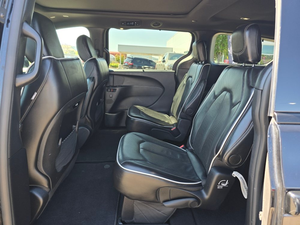 Thumbnail: 2025 Chrysler Pacifica - 11
