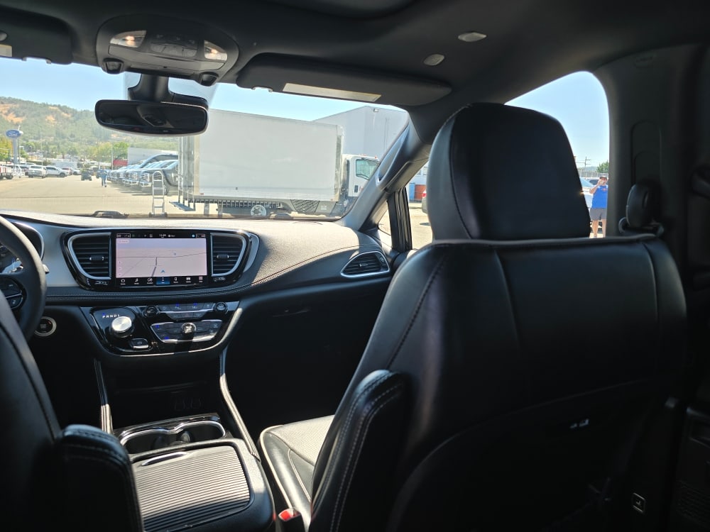 Thumbnail: 2025 Chrysler Pacifica - 10