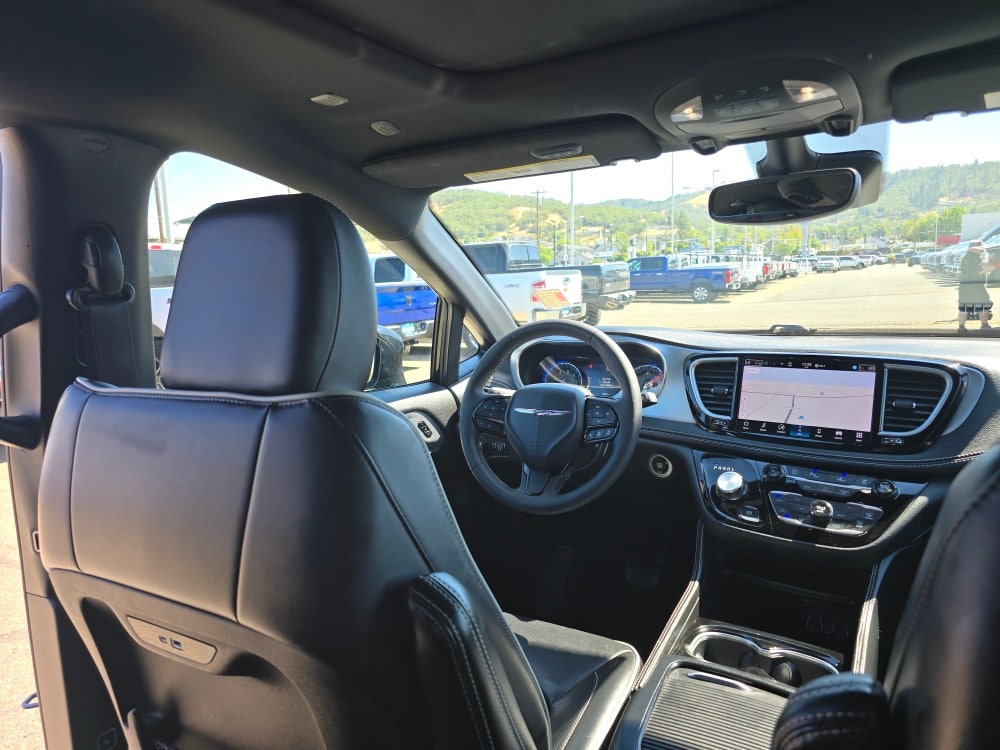 Thumbnail: 2025 Chrysler Pacifica - 2
