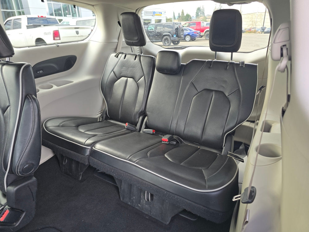 Thumbnail: 2023 Chrysler Pacifica - 18