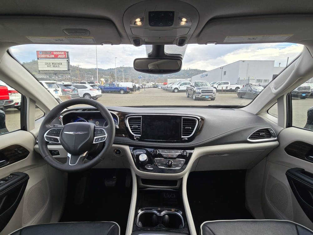 Thumbnail: 2023 Chrysler Pacifica - 11