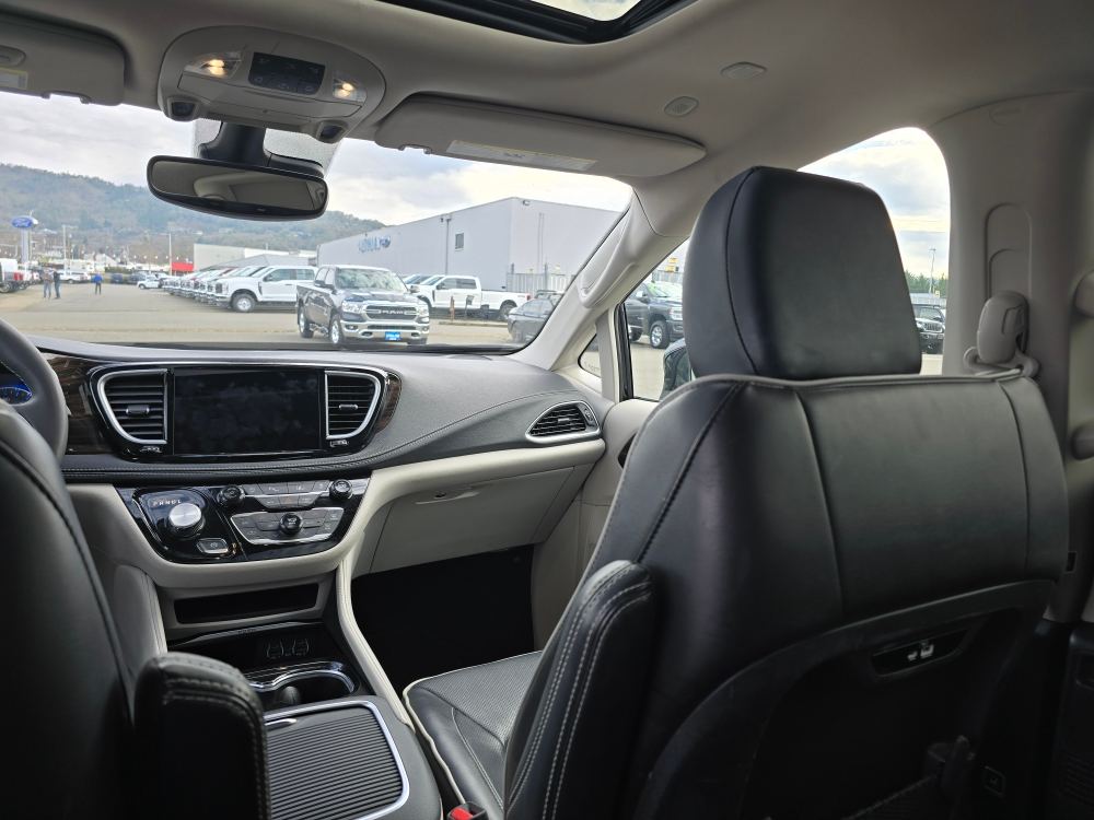 Thumbnail: 2023 Chrysler Pacifica - 9