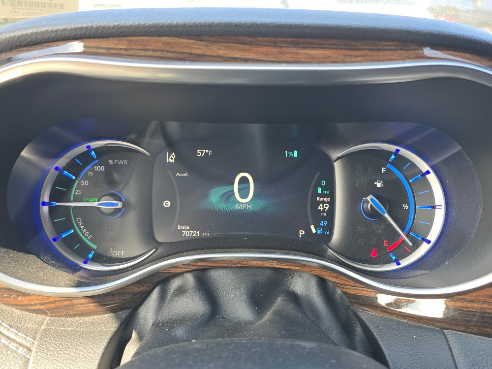 Thumbnail: 2023 Chrysler Pacifica - 4