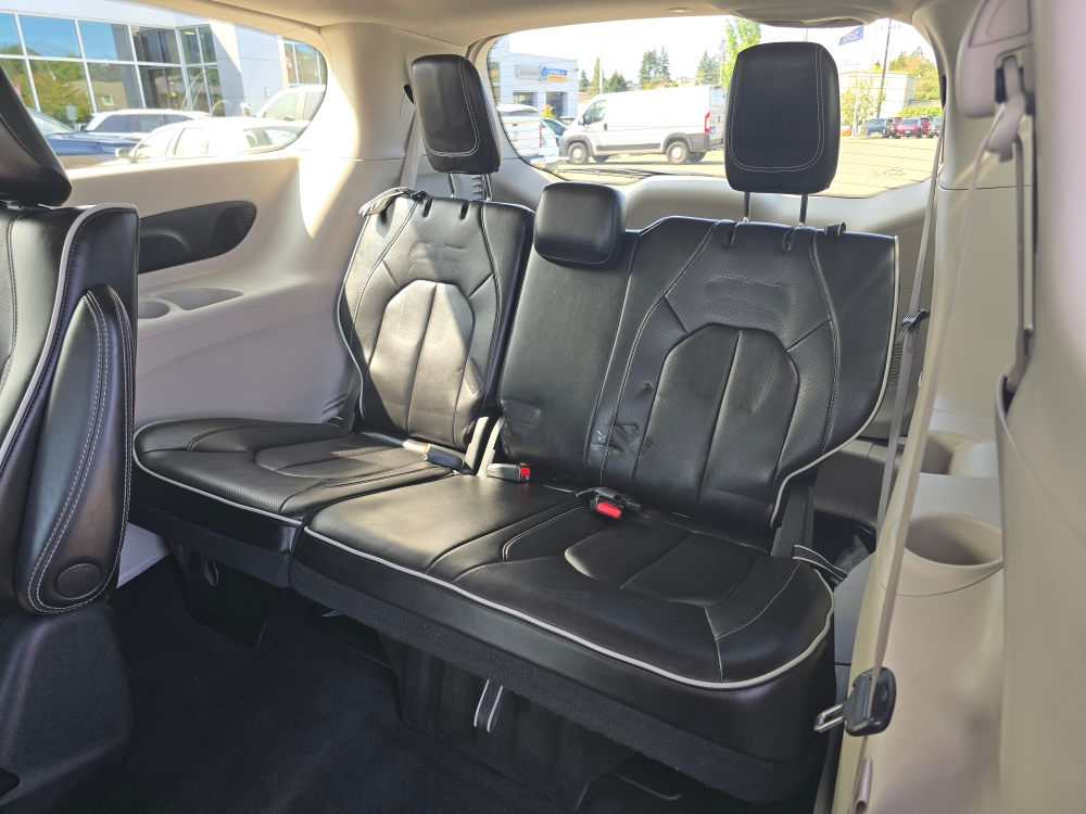 Thumbnail: 2023 Chrysler Pacifica - 18