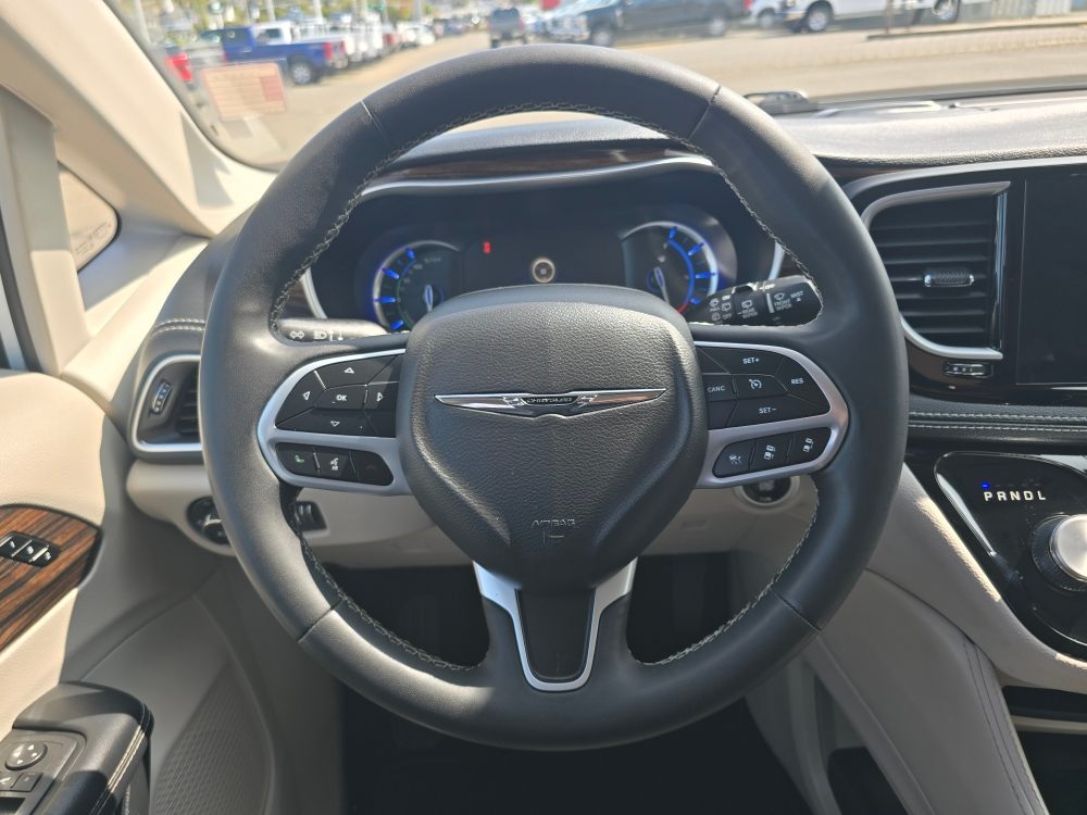 Thumbnail: 2023 Chrysler Pacifica - 7