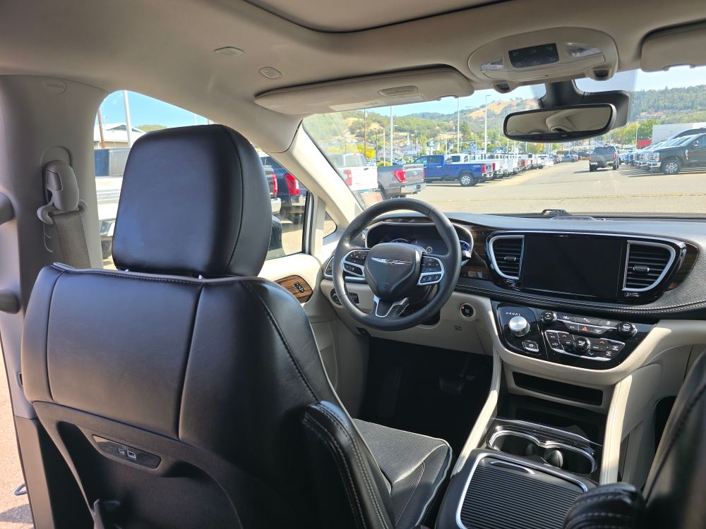 Thumbnail: 2023 Chrysler Pacifica - 2