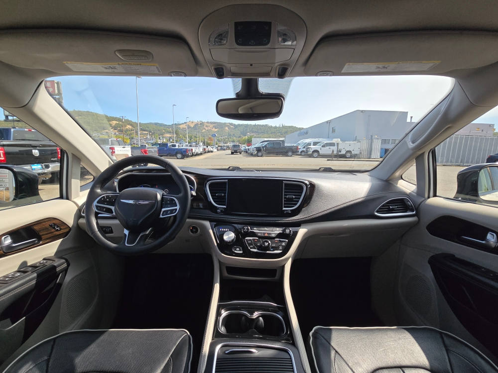 Thumbnail: 2023 Chrysler Pacifica - 11