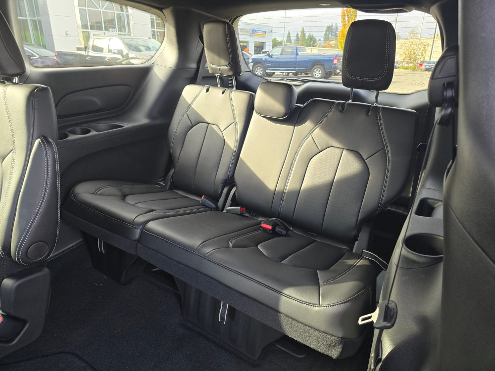 Thumbnail: 2026 Chrysler Pacifica - 19