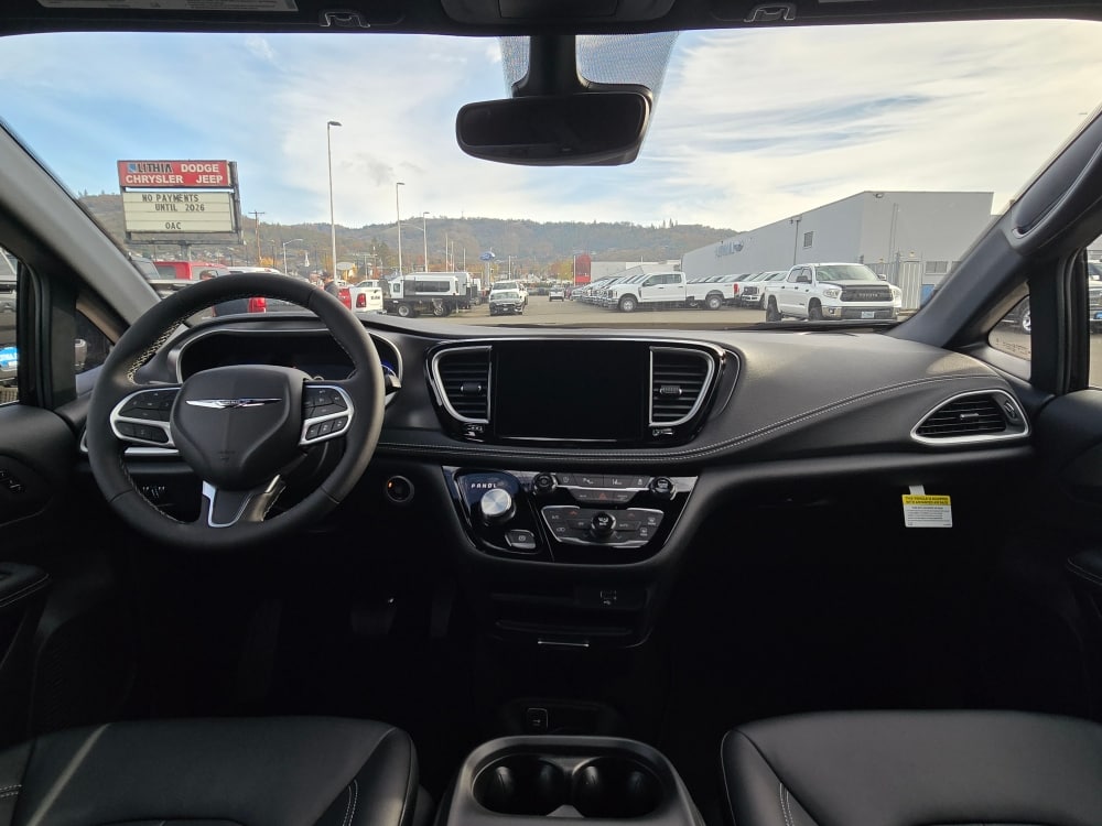 Thumbnail: 2026 Chrysler Pacifica - 11