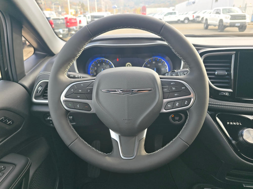 Thumbnail: 2026 Chrysler Pacifica - 7