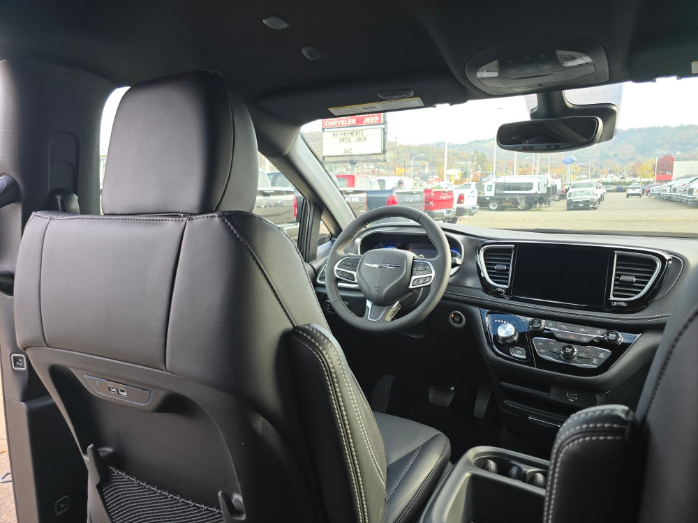 Thumbnail: 2026 Chrysler Pacifica - 2