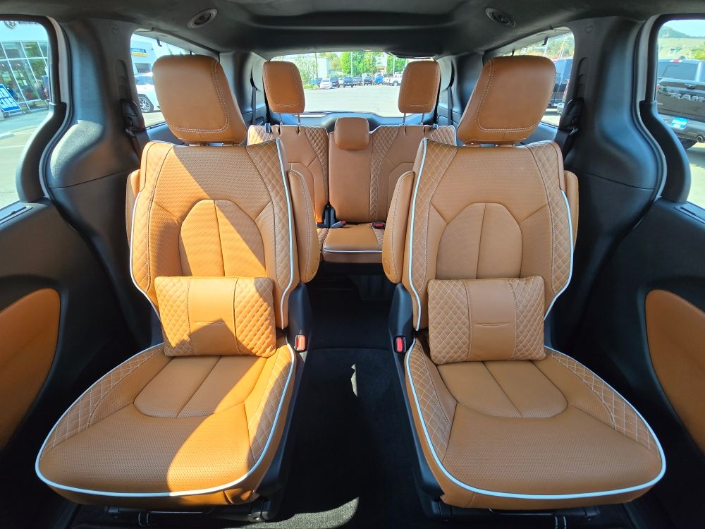 Thumbnail: 2026 Chrysler Pacifica - 21