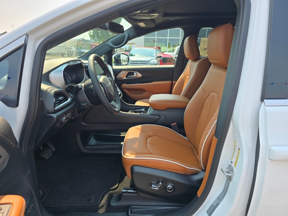 Thumbnail: 2026 Chrysler Pacifica - 9