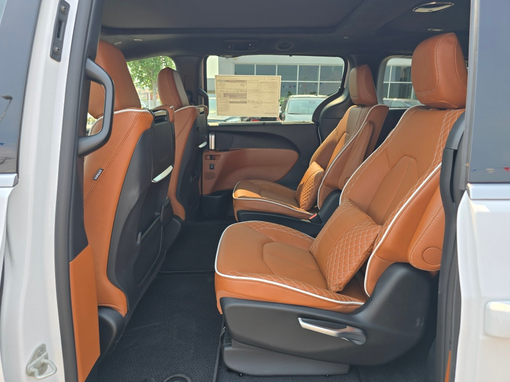 Thumbnail: 2026 Chrysler Pacifica - 11