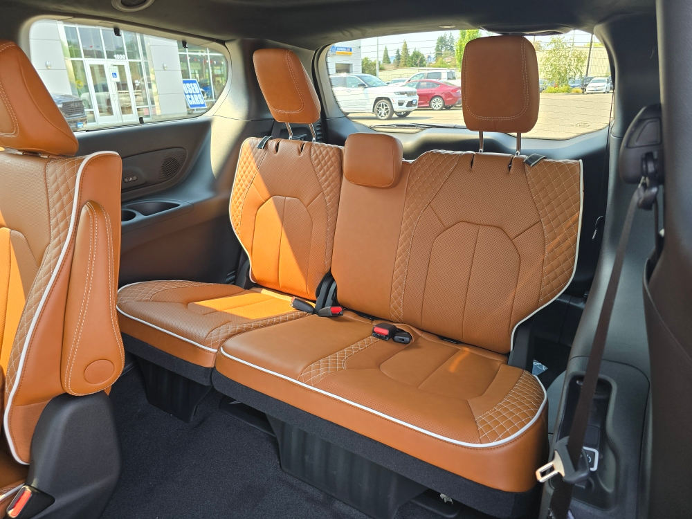 Thumbnail: 2026 Chrysler Pacifica - 20