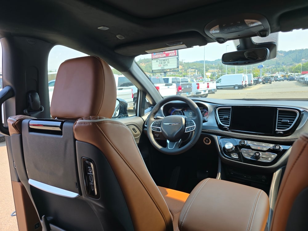 Thumbnail: 2026 Chrysler Pacifica - 2