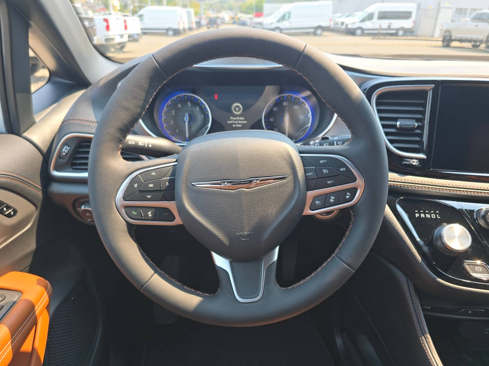 Thumbnail: 2026 Chrysler Pacifica - 8