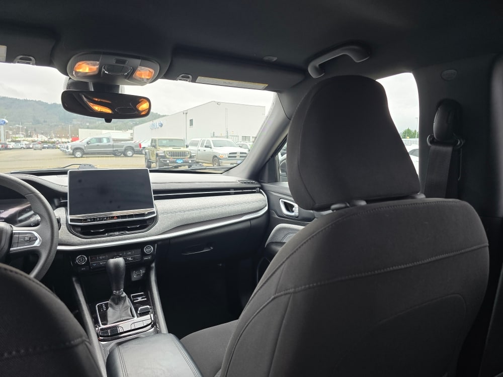 Thumbnail: 2023 Jeep Compass - 9