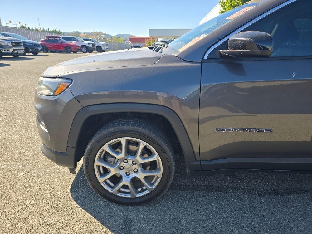 Thumbnail: 2022 Jeep Compass - 13