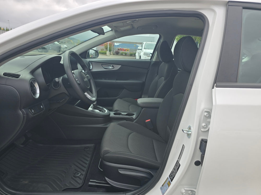 Thumbnail: 2023 Kia Forte - 8