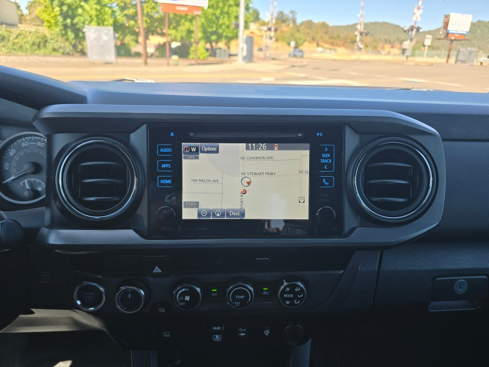Thumbnail: 2018 Toyota Tacoma - 12